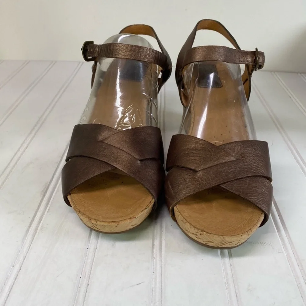 Clarks Artisan Bronze brown leather cross strap cork sandals women’s size 10